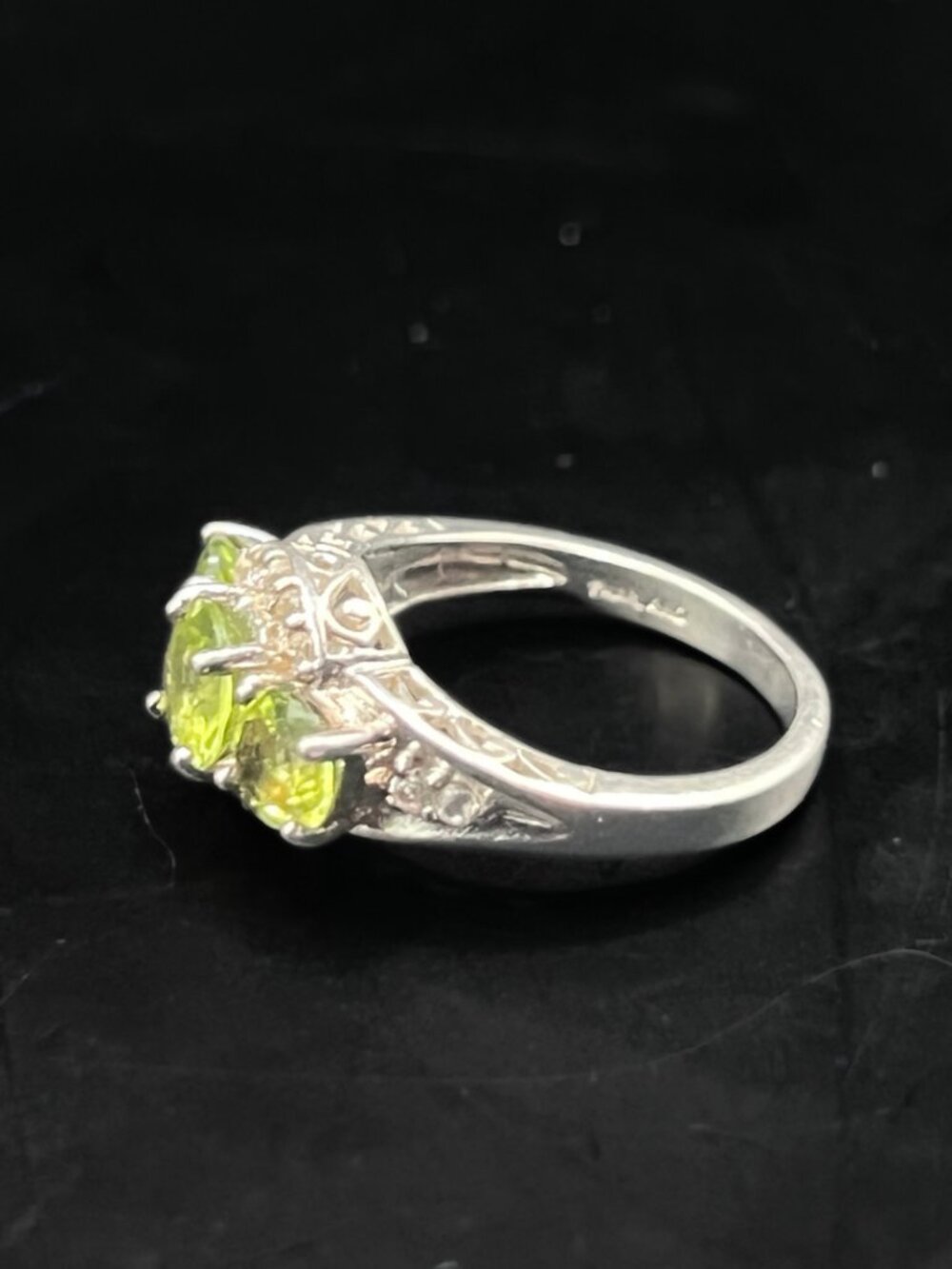 Vintage Three-Stone Peridot and Cubic Zirconia Sterling Silver Ring Size 6 - Picture 4 of 7